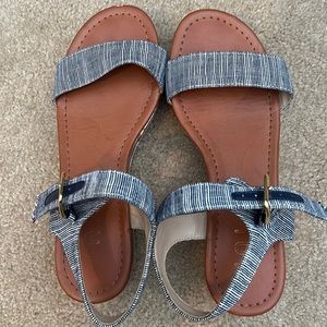 Unisa size 6 Platform Sandals